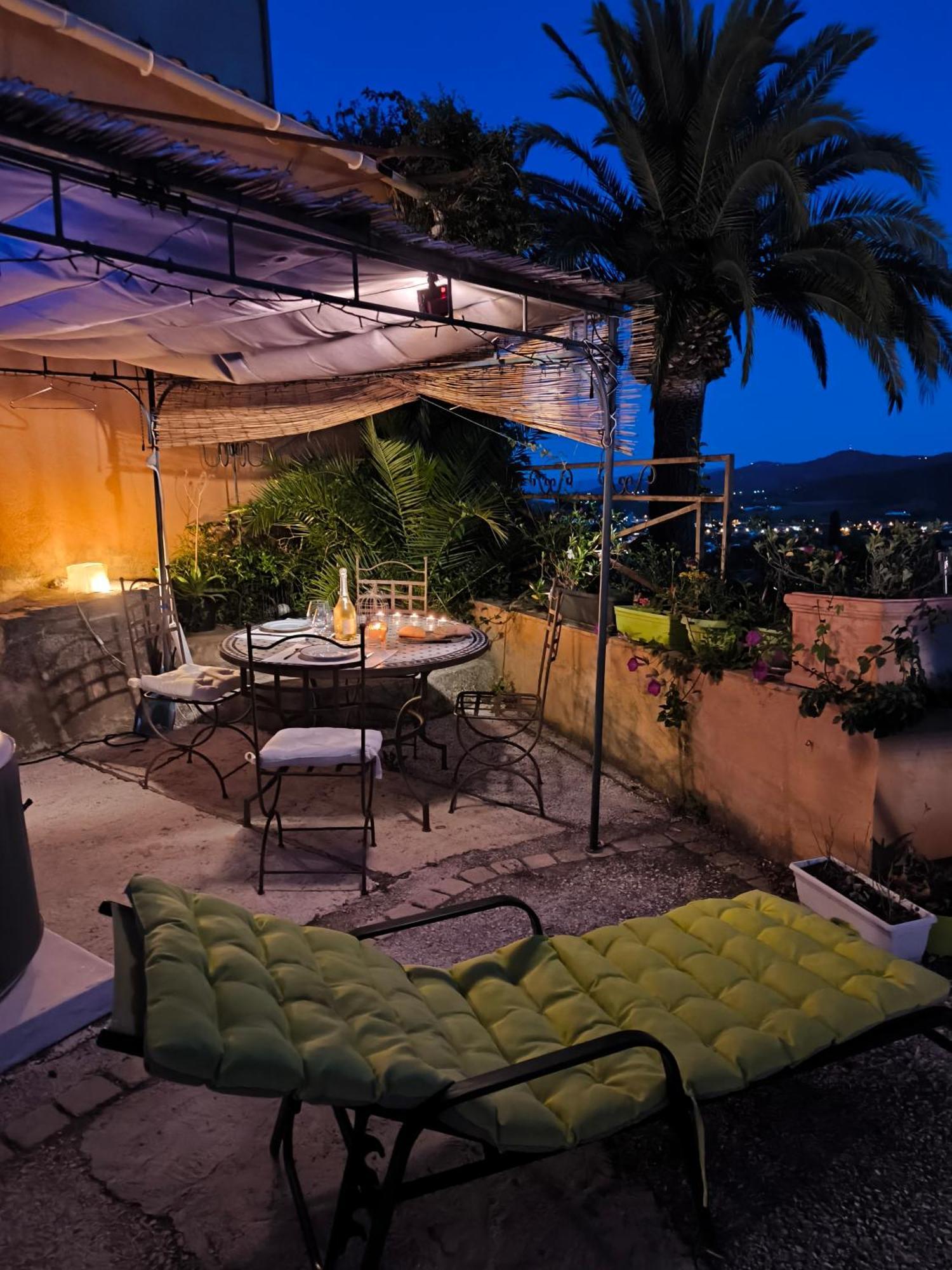Love-Room Discret 40 M2 Bormes Les Mimosas Village Avec Terrasse Екстериор снимка