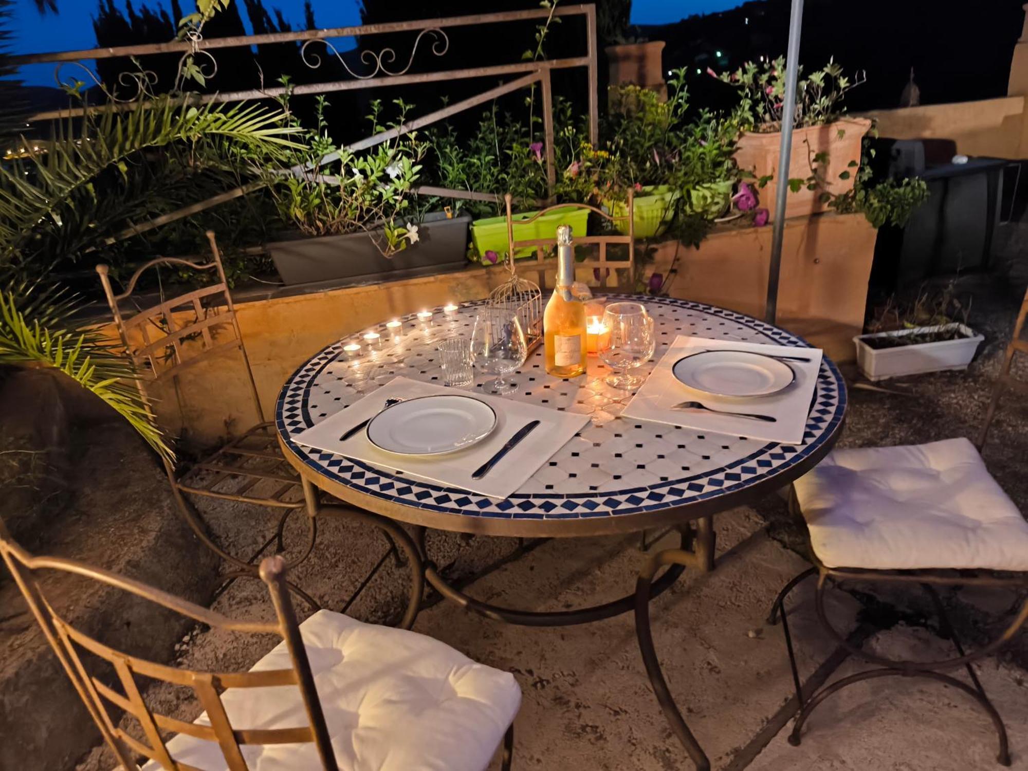 Love-Room Discret 40 M2 Bormes Les Mimosas Village Avec Terrasse Екстериор снимка