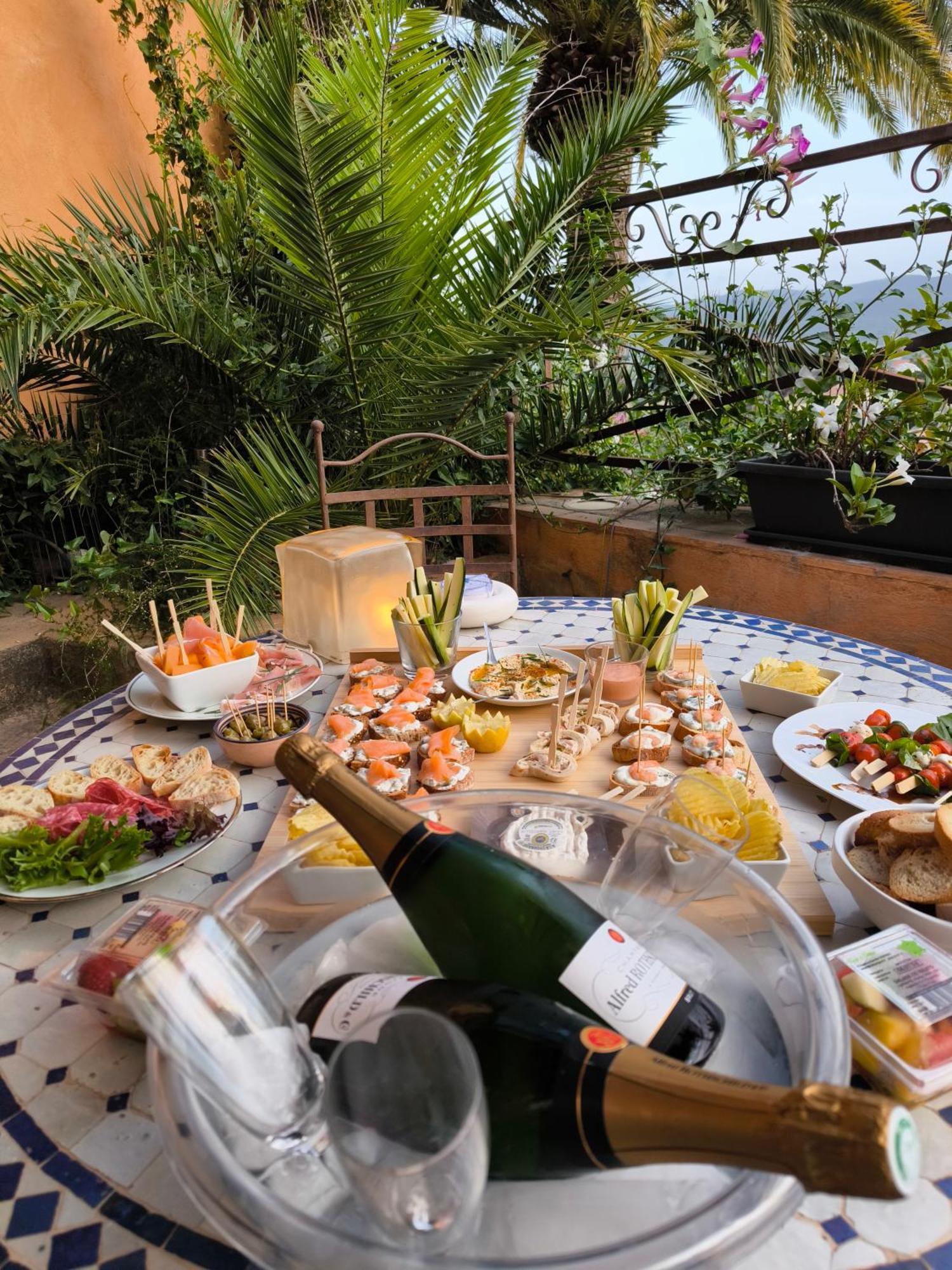 Love-Room Discret 40 M2 Bormes Les Mimosas Village Avec Terrasse Екстериор снимка
