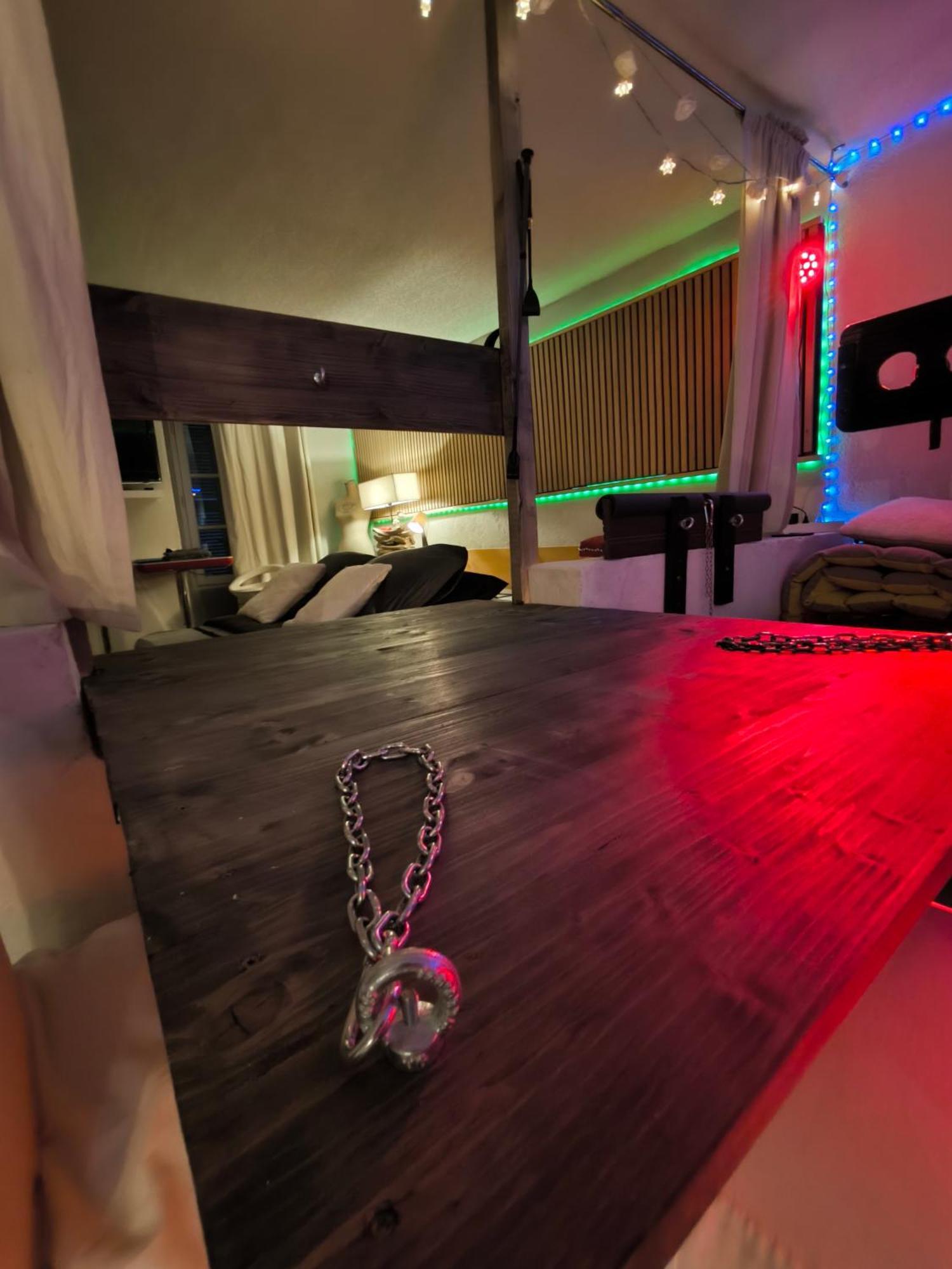 Love-Room Discret 40 M2 Bormes Les Mimosas Village Avec Terrasse Екстериор снимка