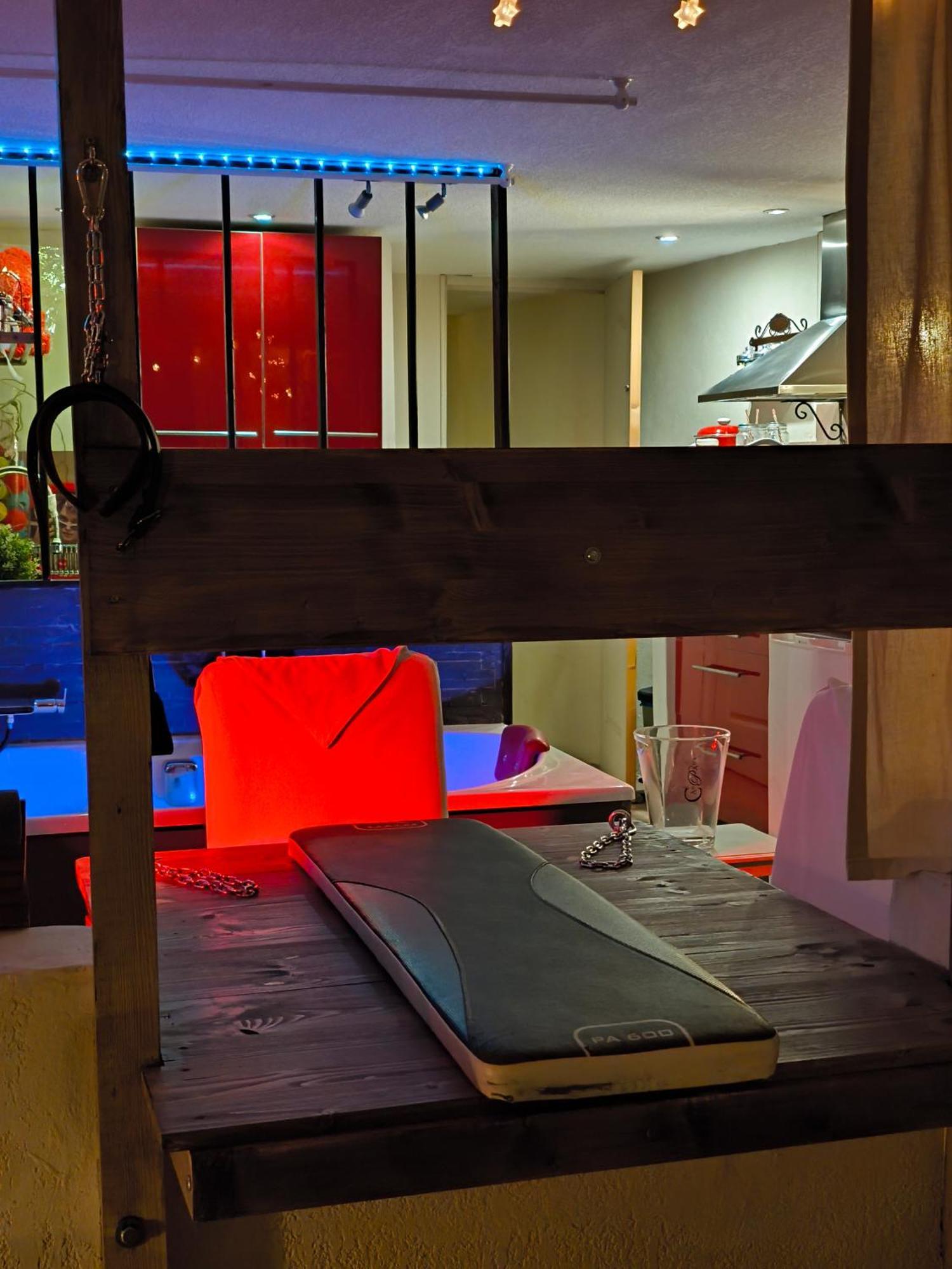 Love-Room Discret 40 M2 Bormes Les Mimosas Village Avec Terrasse Екстериор снимка