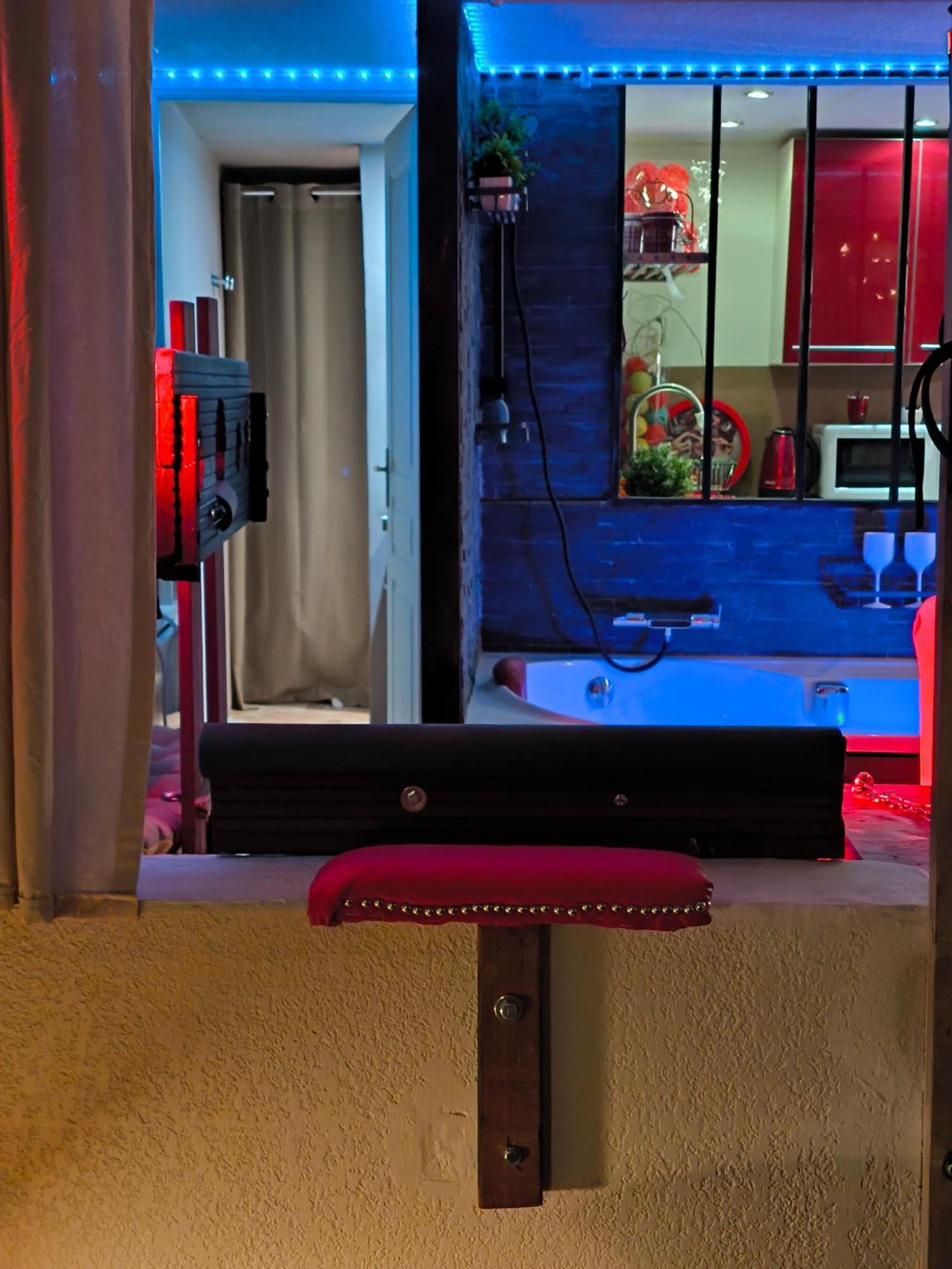 Love-Room Discret 40 M2 Bormes Les Mimosas Village Avec Terrasse Екстериор снимка