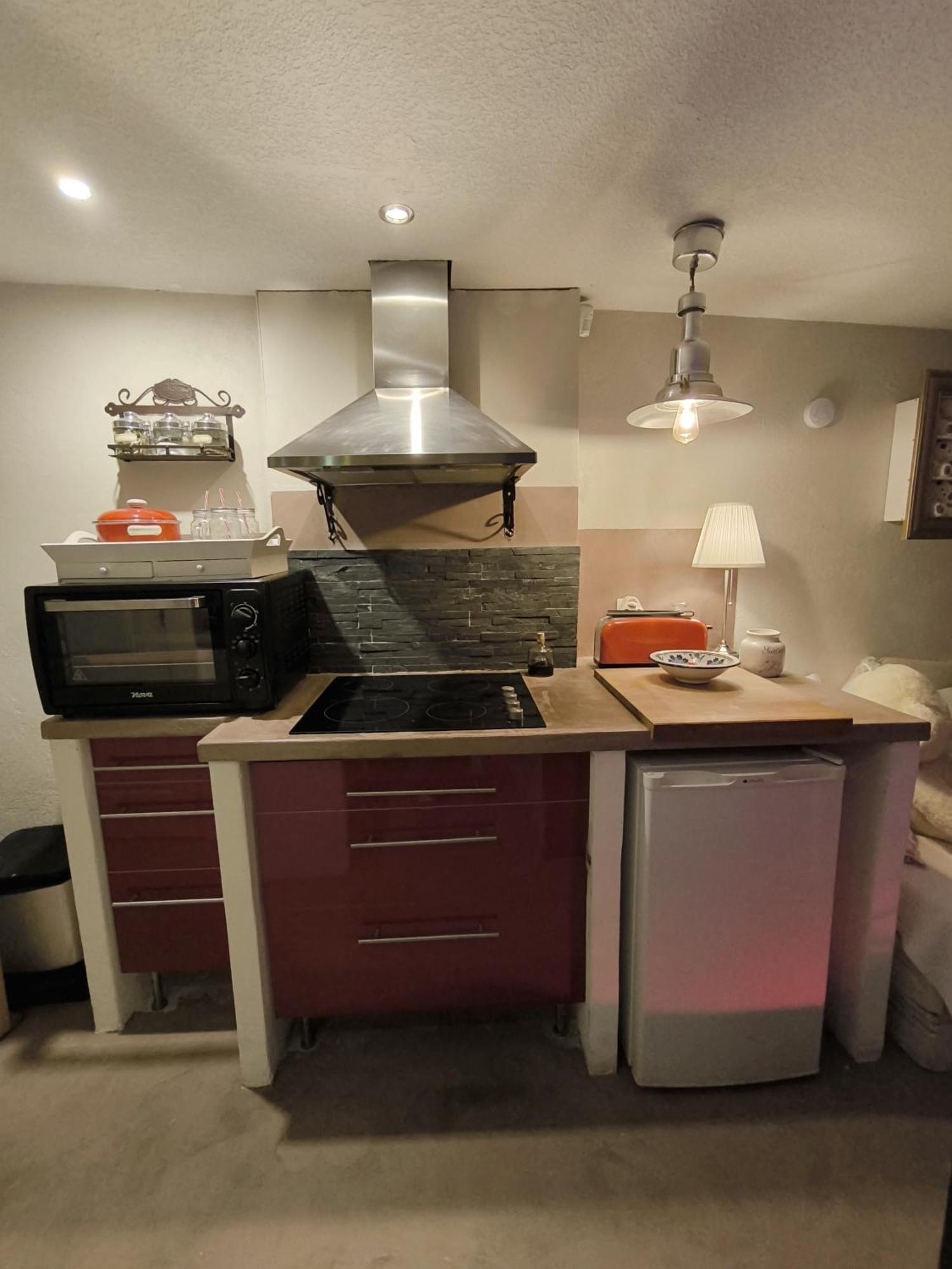 Love-Room Discret 40 M2 Bormes Les Mimosas Village Avec Terrasse Екстериор снимка