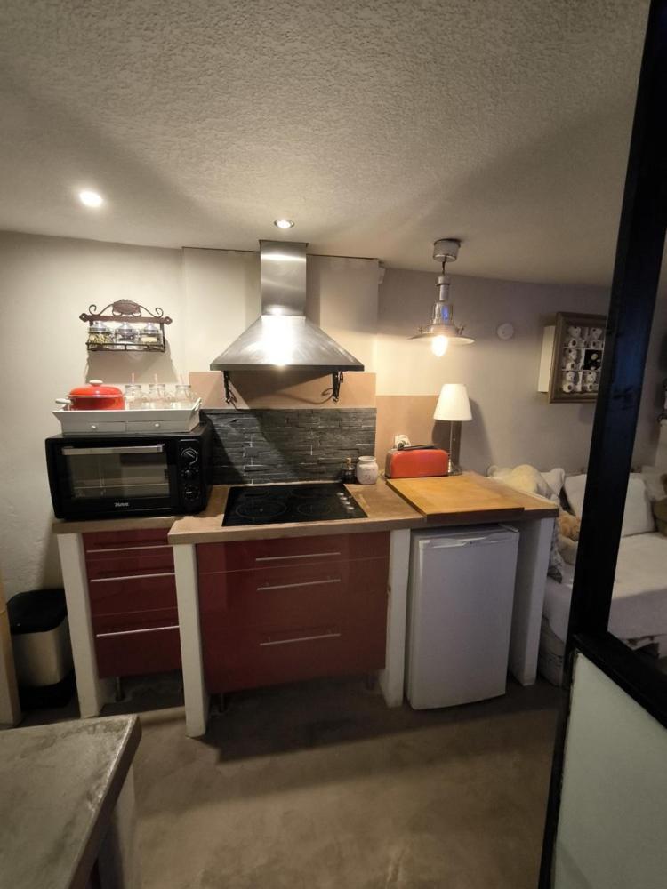 Love-Room Discret 40 M2 Bormes Les Mimosas Village Avec Terrasse Екстериор снимка
